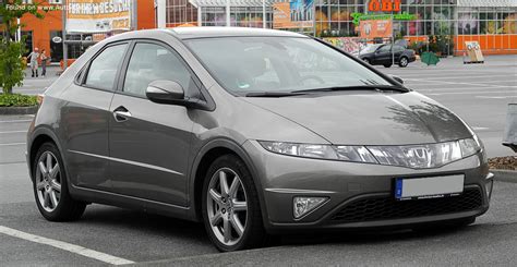 Thematinė nuotrauka su Honda Civic VIII Hatchback