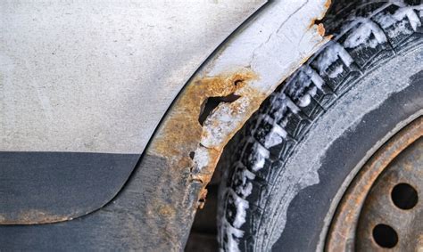 bitumo dėmės ant automobilio kėbulo