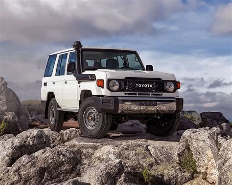 Inografika, iliustruojanti Land Cruiser 70 Series modelio evoliuciją