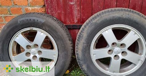 Tematinė nuotrauka: Nissan Almera su lietais ratlankiais