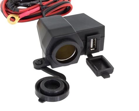 Išvalytas automobilio USB lizdas