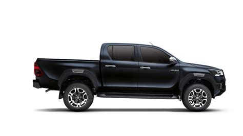 Tematinis foto: naujas Toyota Hilux atviroje gamtoje