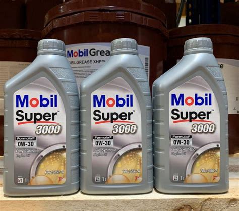 Mobil 1 ir Mobil Super alyvos buteliukų nuotraukos