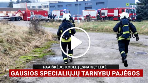 Vairuotojas, negirdintis specialiųjų tarnybų sirenos dėl garsių ausinių