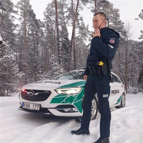 Policijos pareigūnų darytos nuotraukos iš sulaikymo vietos