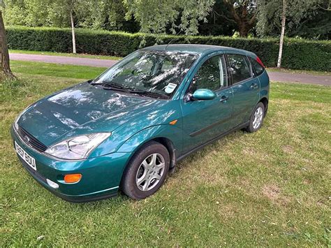 Ford Focus su rūdžių židiniais ant slenksčių