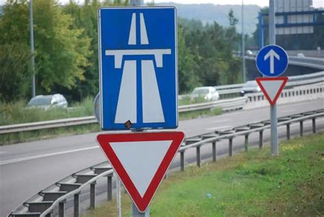 Teminis nuotrauka: greitkelis vasarą Lietuvoje