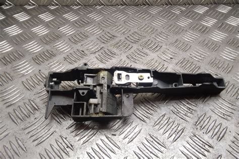 Citroen C4 durų centrinio užrakto mechanizmo diagrama