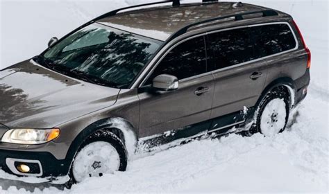Volvo automobilis ir korozijos pažeistos dalys