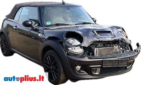 Tematinė nuotrauka su nauju MINI Cooper automobiliu
