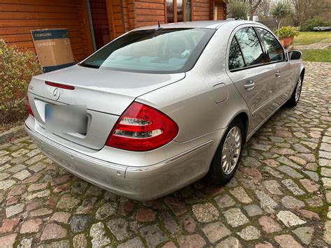 Mercedes-Benz E320 (W211) interjeras su odinėmis sėdynėmis