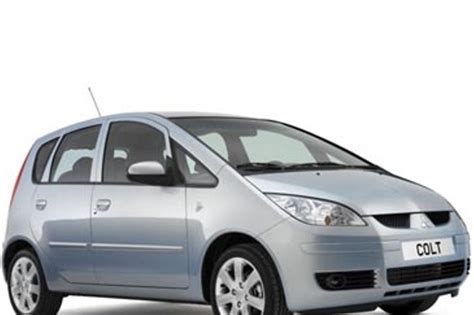 Istorinių Mitsubishi šeimos automobilių nuotraukos, pvz., Colt ir Galant