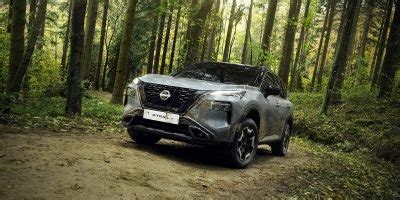 Nissan X-Trail interjero vaizdas su nauju vairu
