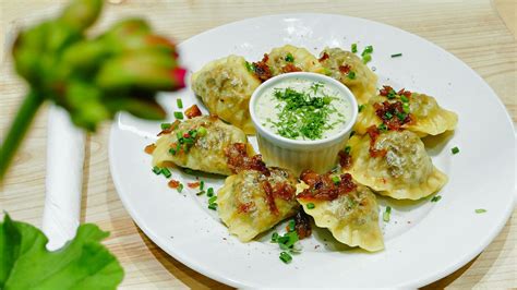 Lenkiškų pierogi koldūnų lėkštė
