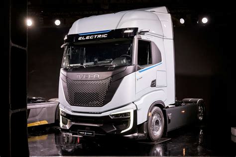 IVECO „S-eWay Artic“ elektrinio vilkiko nuotrauka