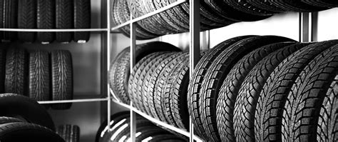 Iliustracija: įvairių automobilių padangų asortimentas