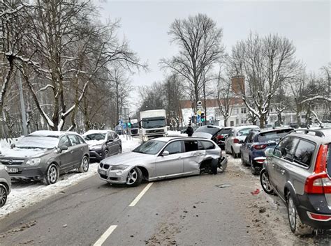 apgadintas automobilis po krušos