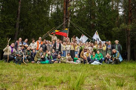 skautų susirinkimo iliustracija