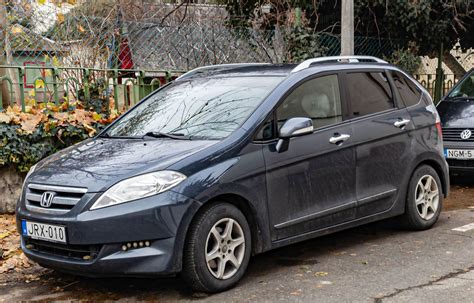 Nuotrauka su Honda FR-V, iliustruojanti jo erdvumą