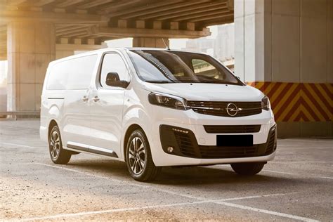 Tematinė nuotrauka su Opel Vivaro krovinių skyriumi