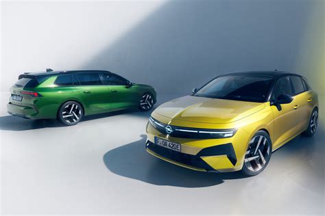 Opel Astra skirtingų kartų iliustracijos