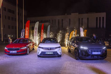 Automobilis upelyje Dovinė