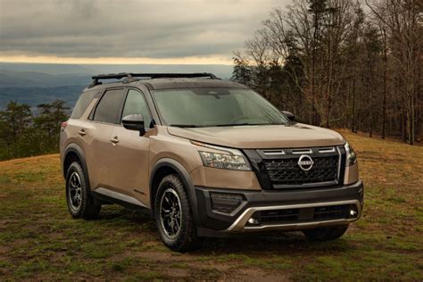 Nissan Pathfinder pirmoji karta