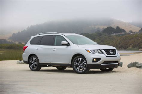 Nissan Pathfinder R52