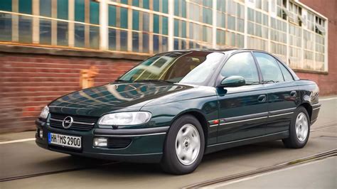 Infografika: Opel Omega 2.5 TDS charakteristikos (variklis, važiuoklė, eksploatacijos išlaidos)