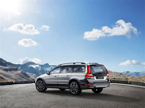 Volvo XC70 2.4 D5 120 kW automobilio teminė nuotrauka