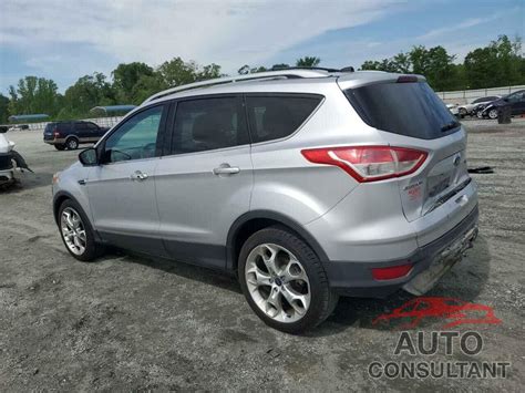 Ford Escape 2013 metų modelis, priekinis vaizdas, stovintis mieste