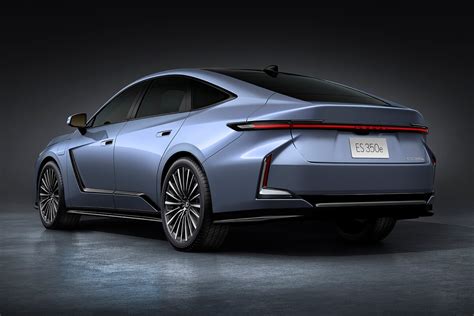 Lexus ES 350e priekis ir šonas