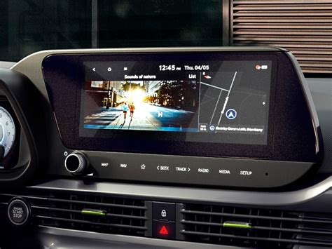 Skaitmeninis prietaisų skydelis ir jutiklinis ekranas Toyota Yaris salone