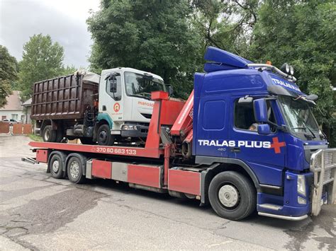 Tralas su sugedusiu automobiliu