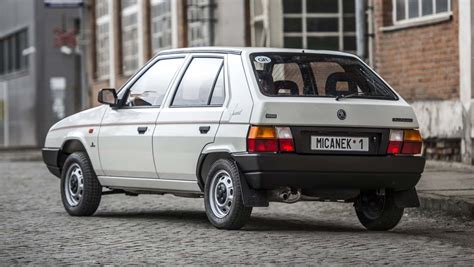 Nuotrauka su Škoda Favorit automobiliu