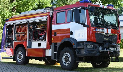 Tematinė nuotrauka su ugniagesiu arba gaisrine įranga