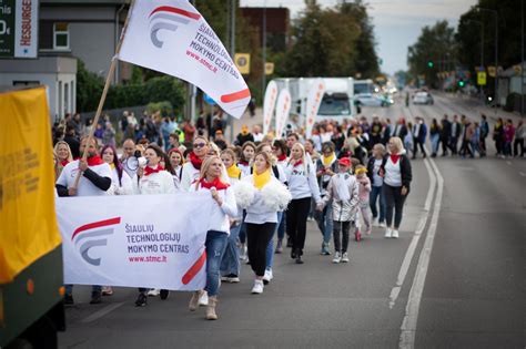 Teminė nuotrauka, vaizduojanti profesionalų vairuotoją mokymo klasėje