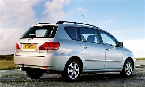 Diagrama: tinkamų valytuvų dydžių suderinamumas su Toyota Avensis Verso 2001-2010