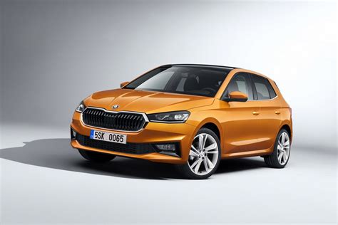 Tematinė nuotrauka su Skoda Fabia automobiliu