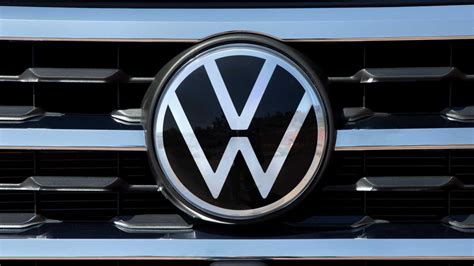 „Volkswagen AG“ logotipas ir jai priklausančių prekių ženklų sąrašas