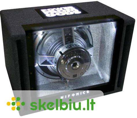 Subwoofer ir auto garso dėžės išdėstymas diagramoje