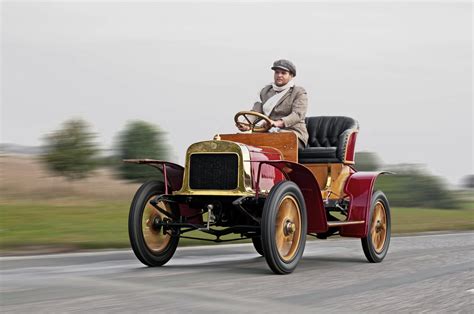 Historical photo of the first Skoda Voiturette A car