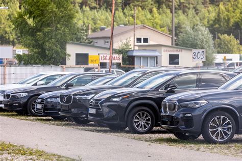 Automobilių, kuriuos pirkėjai greitai pardavė, sąrašo infografika