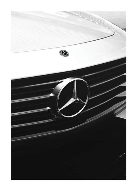 Istorinė trikampė „Mercedes-Benz“ žvaigždės emblema