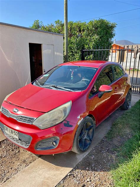 Interjero nuotrauka, pabrėžianti Kia Rio erdvumą ir valdiklių išdėstymą