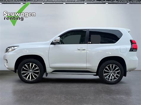 Toyota Land Cruiser 150 bekelėje