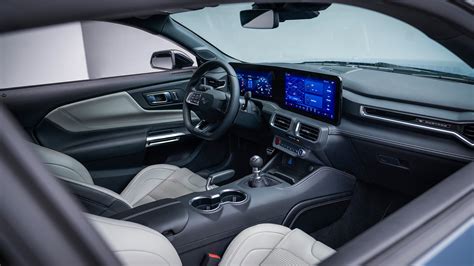 Ford Mustang interjero ir skaitmeninio ekrano nuotrauka