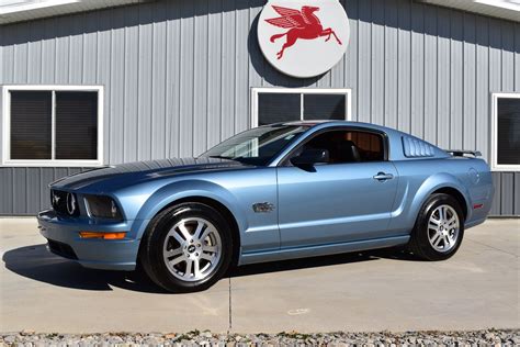 Ford Mustang 2006 su ratlankiais