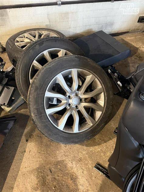 Nuotrauka: naudoti Land Rover R20 ratlankiai komplekte su tvirtinimo taškais
