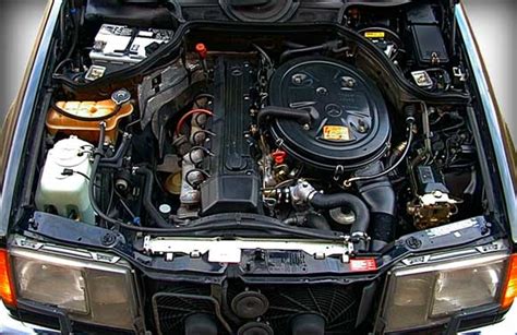 Mercedes-Benz W124 variklio skyriaus schema